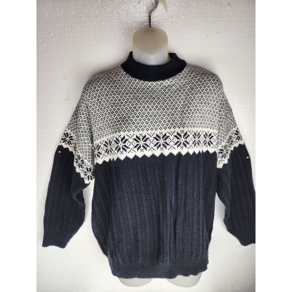 Womans black and white sweater 100% Acrylic American Pride size 20. Made in the